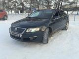 Volkswagen Passat 2005 года за 4 200 000 тг. в Петропавловск – фото 3