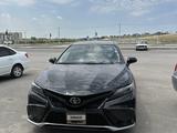Toyota Camry 2022 года за 12 000 000 тг. в Шымкент