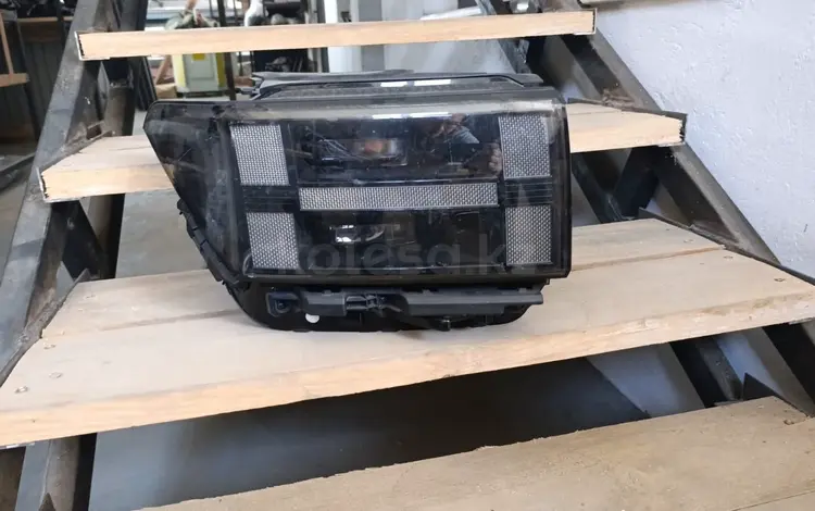 Передняя правая фара на хюндай санта-фе за 300 000 тг. в Атырау