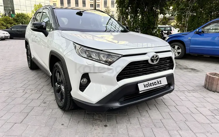 Toyota RAV4 2020 года за 15 000 000 тг. в Алматы