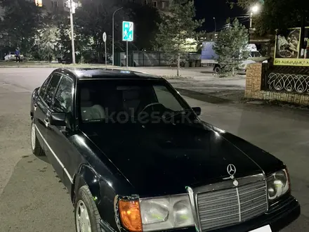 Mercedes-Benz E 220 1993 года за 1 600 000 тг. в Караганда – фото 4