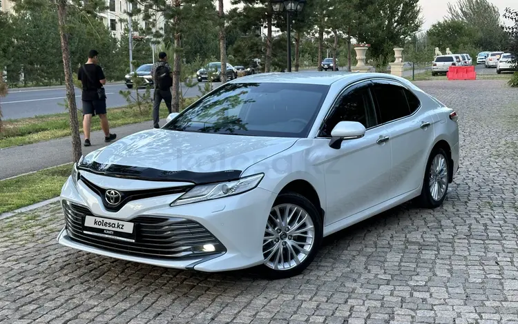 Toyota Camry 2018 года за 14 000 000 тг. в Алматы