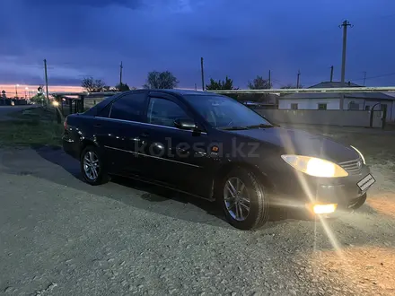 Toyota Camry 2005 года за 5 350 000 тг. в Актобе – фото 3