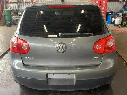 Крышка багажника на Volkswagen Golf 5 в сборе за 90 000 тг. в Шымкент