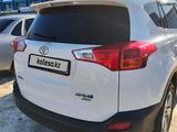 Toyota RAV4 2015 года за 10 500 000 тг. в Актобе – фото 2