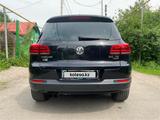 Volkswagen Tiguan 2015 года за 6 800 000 тг. в Алматы – фото 2