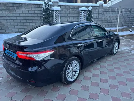 Toyota Camry 2018 года за 14 000 000 тг. в Алматы – фото 3