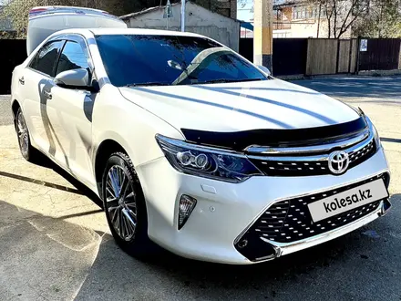 Toyota Camry 2015 года за 11 000 000 тг. в Атырау