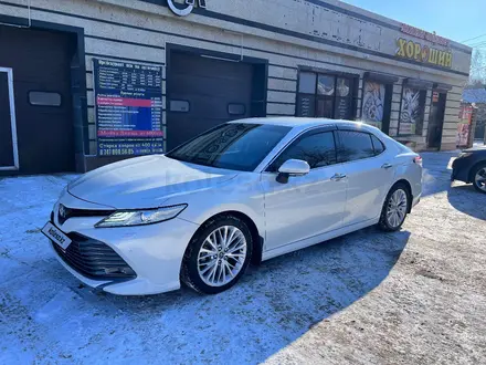 Toyota Camry 2019 года за 14 700 000 тг. в Алматы – фото 2