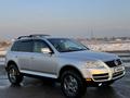 Volkswagen Touareg 2004 годаfor6 100 000 тг. в Алматы – фото 60