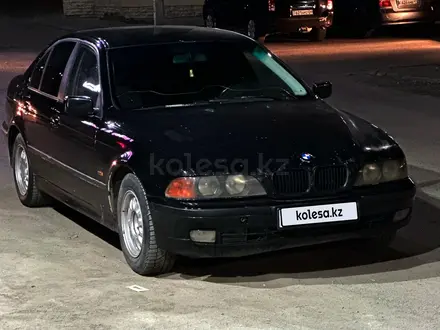BMW 528 1998 года за 3 300 000 тг. в Караганда