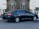 Toyota Camry 2016 годаүшін10 900 000 тг. в Шымкент – фото 3