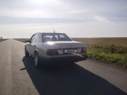 Mercedes-Benz E 200 1988 года за 1 100 000 тг. в Петропавловск – фото 2