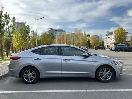 Hyundai Elantra 2017 года за 6 500 000 тг. в Астана