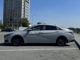 Hyundai Elantra 2023 года за 9 300 000 тг. в Усть-Каменогорск – фото 2