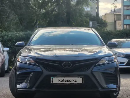 Toyota Camry 2018 года за 11 300 000 тг. в Уральск – фото 7