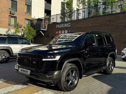 Toyota Land Cruiser 2023 года за 56 000 000 тг. в Астана