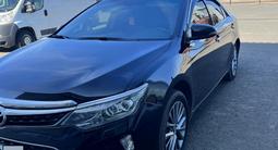 Toyota Camry 2017 года за 13 500 000 тг. в Уральск – фото 2