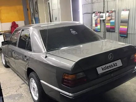 Mercedes-Benz E 260 1990 года за 2 000 000 тг. в Аягоз – фото 8