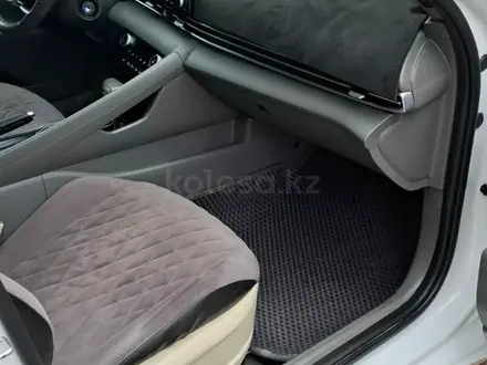 Hyundai Elantra 2023 года за 8 450 000 тг. в Уральск – фото 15