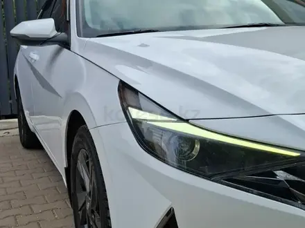 Hyundai Elantra 2023 года за 8 450 000 тг. в Уральск – фото 4