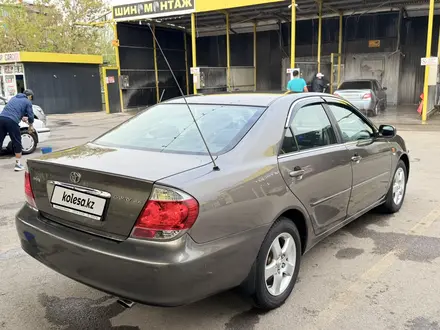 Toyota Camry 2005 года за 6 000 000 тг. в Шымкент – фото 2