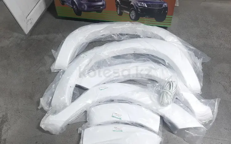 Расширитель арок банан накладка на Toyota Fortuner 04-10 за 65 000 тг. в Астана