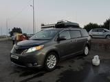 Toyota Sienna 2012 года за 13 500 000 тг. в Актобе – фото 2