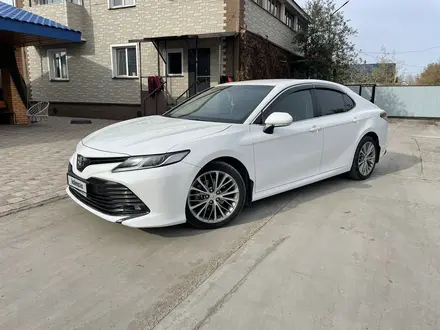 Toyota Camry 2018 года за 14 000 000 тг. в Петропавловск