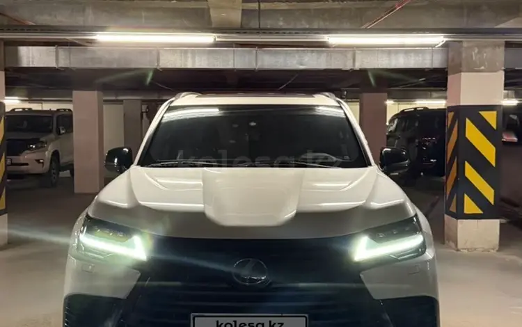 Lexus LX 600 2023 года за 73 000 000 тг. в Актау