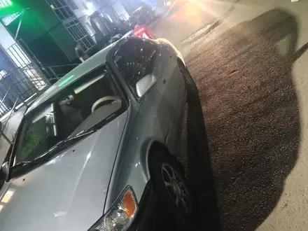 Toyota Camry 2001 года за 3 000 000 тг. в Уральск – фото 2