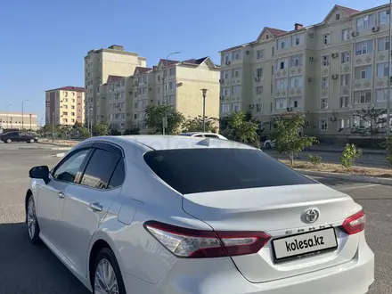 Toyota Camry 2018 года за 13 800 000 тг. в Актау – фото 4