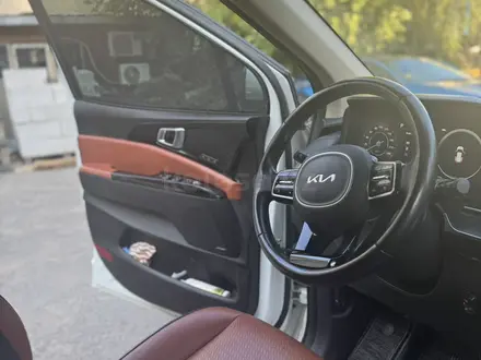 Kia Carnival 2022 года за 17 500 000 тг. в Алматы – фото 10