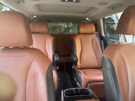 Kia Carnival 2022 года за 17 500 000 тг. в Алматы – фото 12