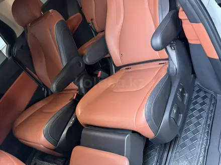 Kia Carnival 2022 года за 17 500 000 тг. в Алматы – фото 25