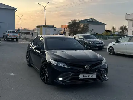 Toyota Camry 2019 года за 12 000 000 тг. в Атырау – фото 2