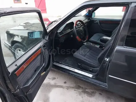 Mercedes-Benz E 220 1993 года за 2 550 000 тг. в Тараз – фото 9