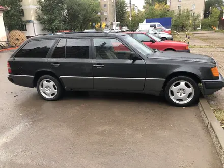 Mercedes-Benz E 230 1992 года за 1 800 000 тг. в Астана – фото 2