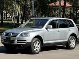 Volkswagen Touareg 2006 года за 6 500 000 тг. в Алматы – фото 4