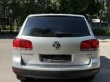 Volkswagen Touareg 2006 года за 6 500 000 тг. в Алматы – фото 5