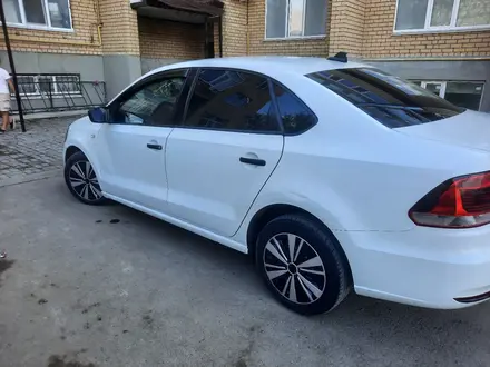 Volkswagen Polo 2018 года за 4 250 000 тг. в Уральск – фото 2