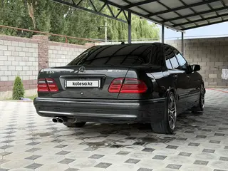 Mercedes-Benz E 55 AMG