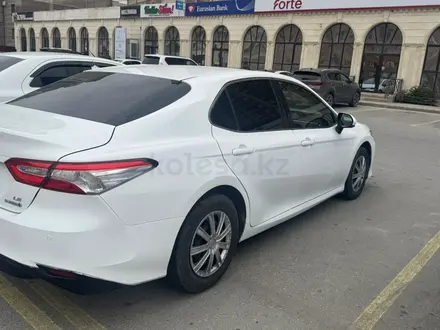 Toyota Camry 2018 года за 7 900 000 тг. в Актау – фото 6