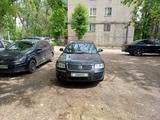 Volkswagen Passat 2004 годаүшін2 350 000 тг. в Караганда