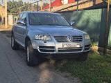 Volkswagen Touareg 2005 года за 3 700 000 тг. в Алматы – фото 2