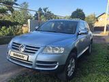 Volkswagen Touareg 2005 года за 3 700 000 тг. в Алматы
