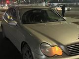 Mercedes-Benz C 180 2001 года за 3 300 000 тг. в Кокшетау – фото 2