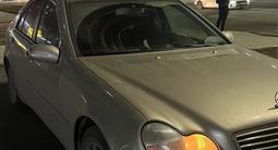 Mercedes-Benz C 180 2001 года за 3 300 000 тг. в Кокшетау – фото 2