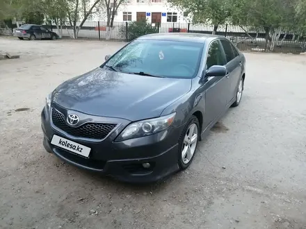 Toyota Camry 2010 года за 7 000 000 тг. в Актобе – фото 2