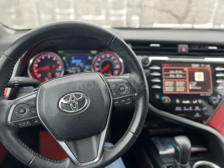 Toyota Camry 2020 года за 14 000 000 тг. в Актобе – фото 7